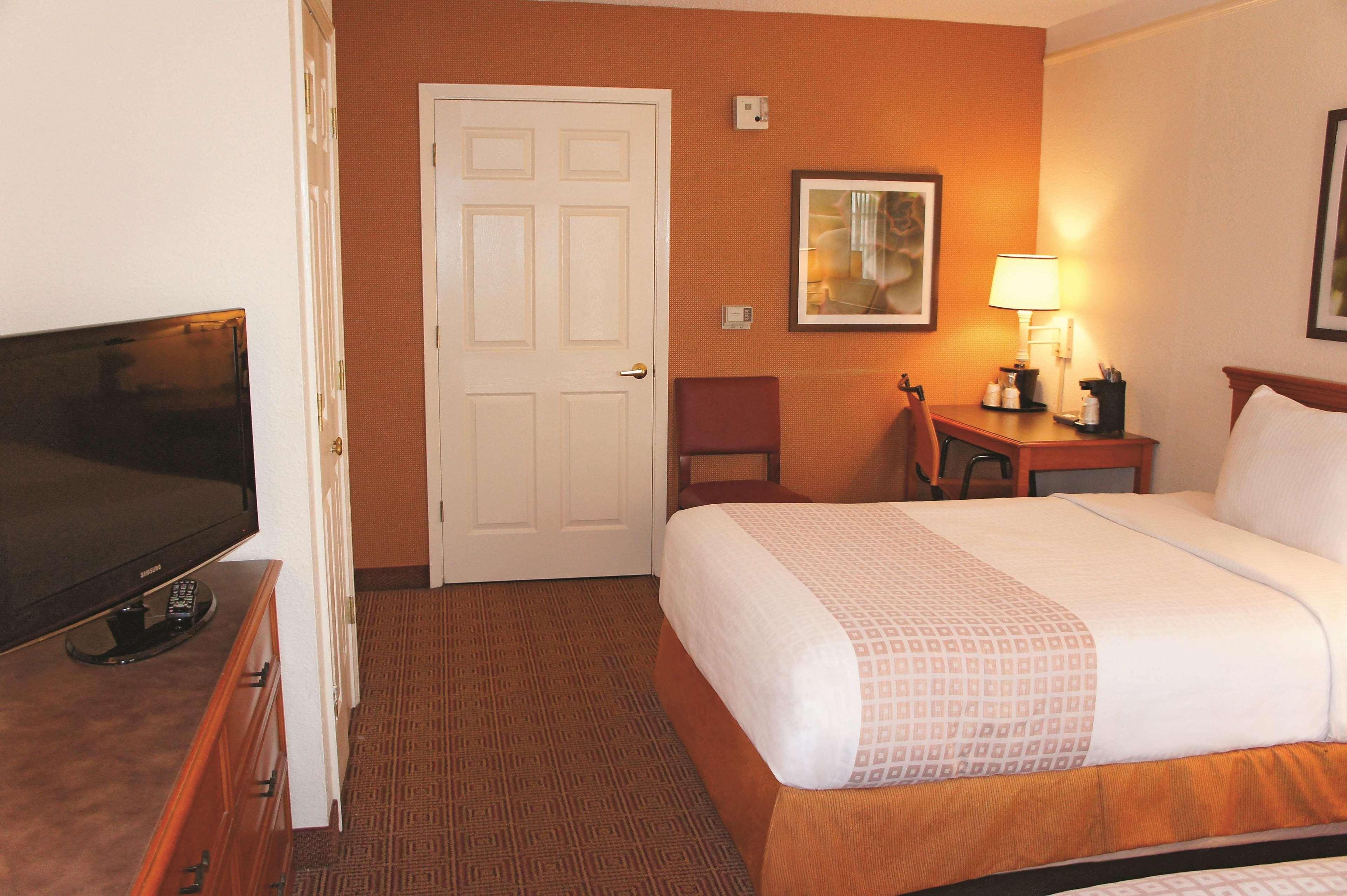 Baymont By Wyndham South Park Hotel 2*