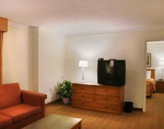 Baymont By Wyndham South Park Hotel